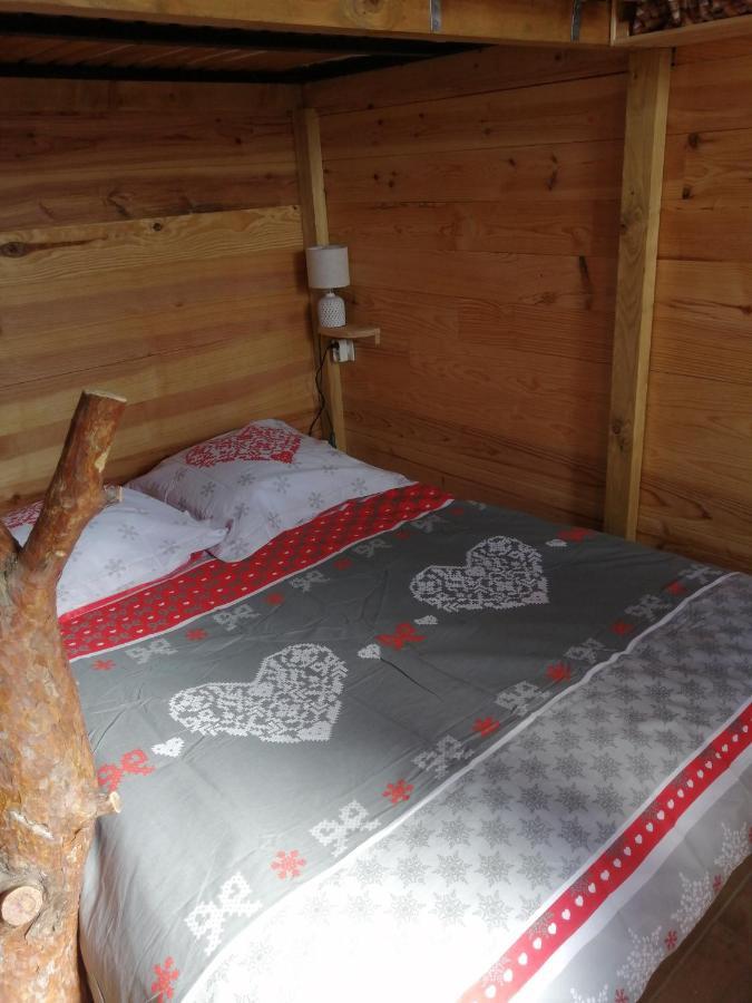 Patrice Et Chrstel Cabane En Bois Chatuzange-le-Goubet Esterno foto